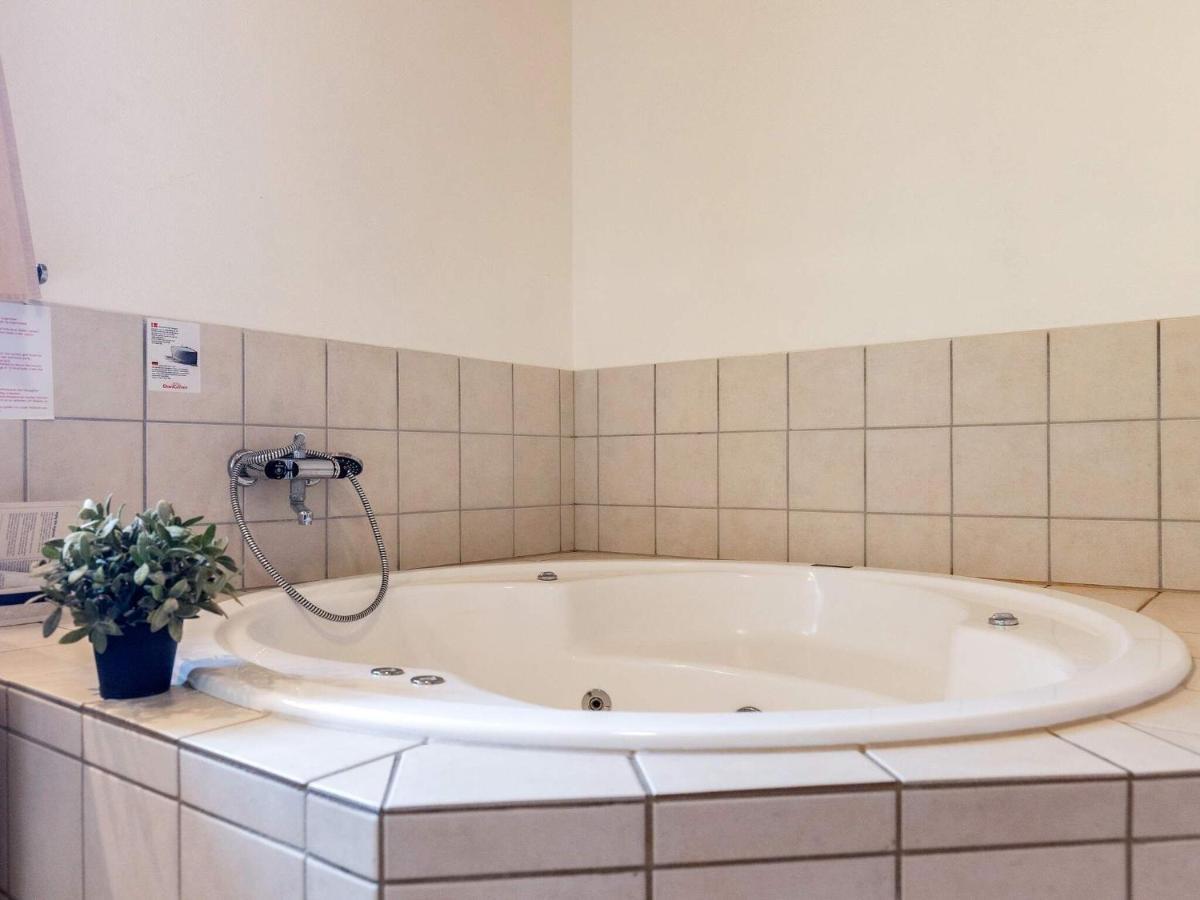 8 Person Holiday Home In Fåborg Esterno foto
